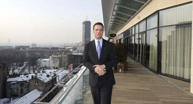 Хилтон чека Парис Хилтон