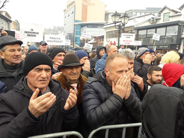 УГЉАНИНОВЕ СТАРЕ ЖЕЉЕ: СДА тражи аутономију и у Нови Пазар призива ОЕБС