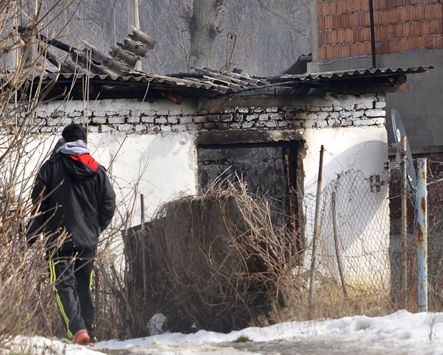 СТРАВИЧАН ПОЖАР: Ватра прогутала тинејџерку