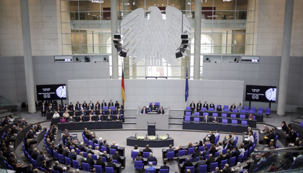 Комесарка предлаже родно неутралне речи немачке химне