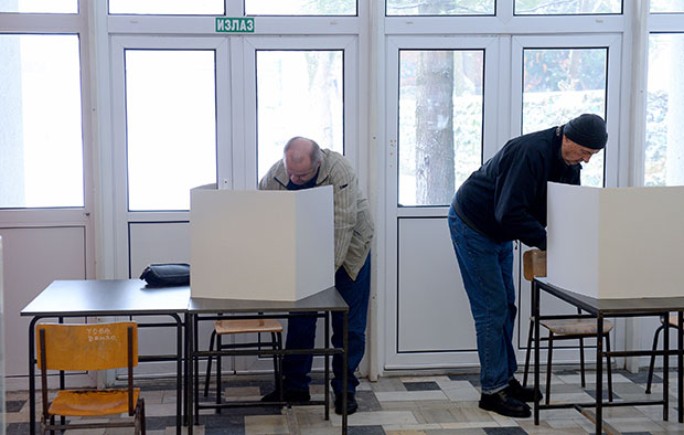 Нападнути активисти СНС на Вождовцу и и Звездари