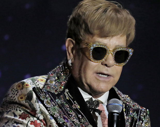 Псовао публику