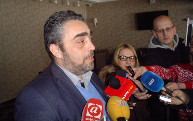 Управљачима скупа бирократија