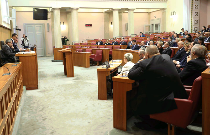 Срби имају три фиксна места у хрватском Сабору