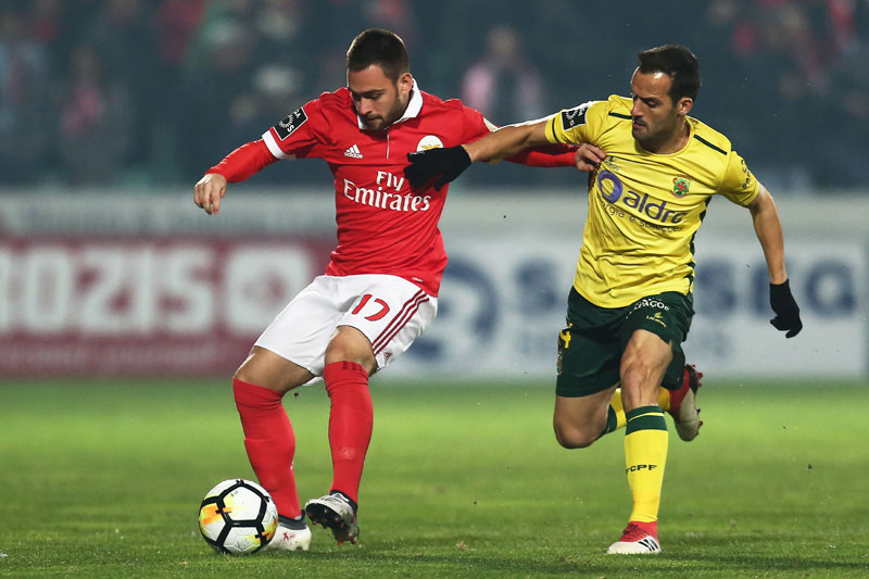 ЖИВКОВИЋ БЛИСТА У БЕНФИКИ: Прате га клубови из Премијер лиге