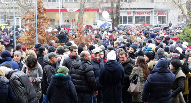 Лекар убио провалника, хиљаде људи тражи његово ослобађање (ВИДЕО)