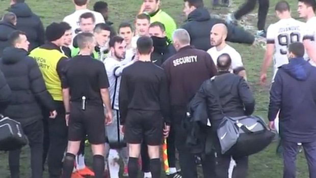 СКАНДАЛ У НИШУ: Судија Широки пријавио да су га напали фудбалер и тренер Партизана (ВИДЕО)