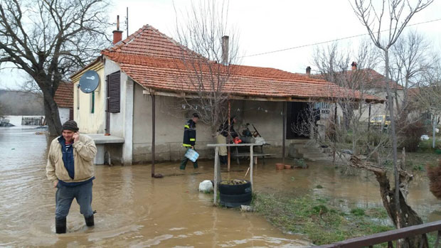 ПРЕТЕ ПОПЛАВЕ: Расте Морава, град, киша у грмљавина у Јагодини (ФОТО/ВИДЕО)