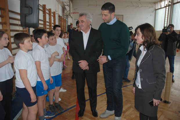 Удовичић: За две године 200.000 ђака у клупама