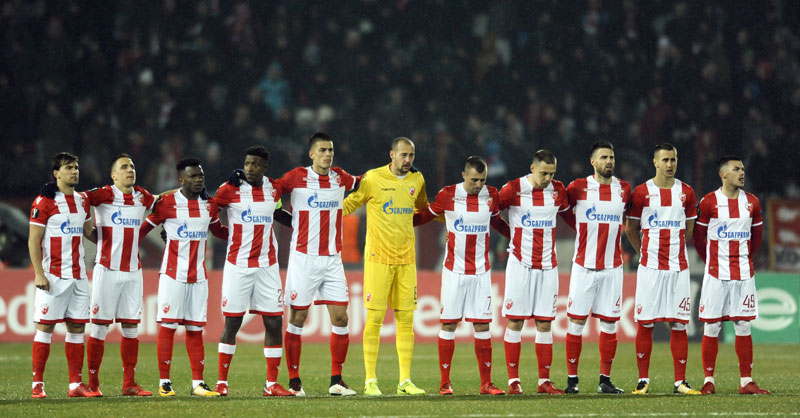 ВИДЕО: Навијачи Војводине будили играче Звезде у пола ноћи