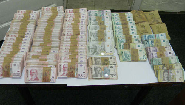 Возач курирске службе ухапшен јер је наводно пријавио лажно разбојништво да би задржао украдени новац 