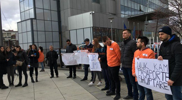 ПРОТЕСТИ У ПРИШТИНИ: Студенти Албанци траже ратификацију демаркације са Црном Гором 