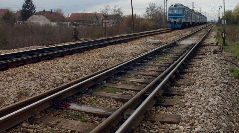 Барајево: Путнички воз ударио у возило, једна особа погинула