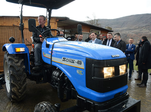 Трактори за лакши опстанак
