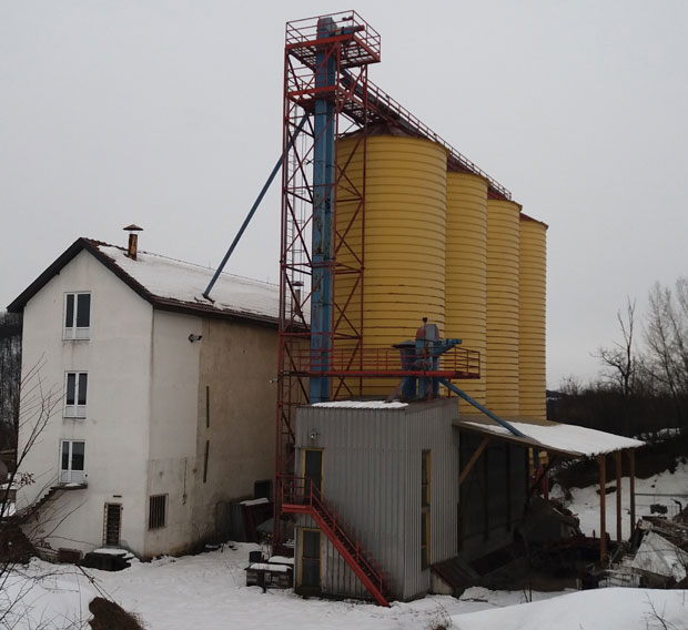 Хтео да скочи због очевог имања