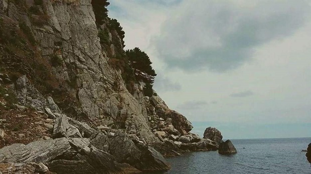 ОБДУКЦИЈА ПОКАЗАЛА: Нема трагова насиља на телу непознатог мушкарца пронађеног недалеко од плаже Штрбине