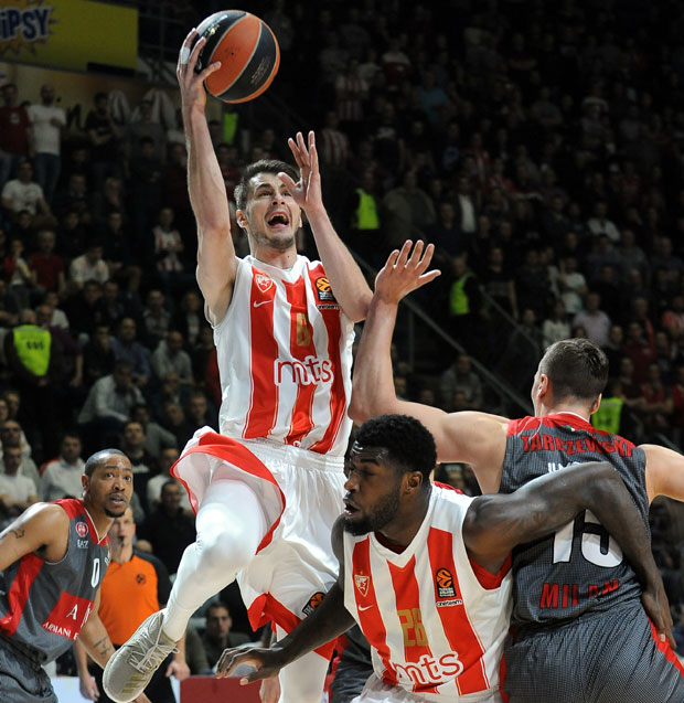 ЗВЕЗДА ГОСТУЈУ У БАРСЕЛОНИ: Да останемо у трци за плеј-оф