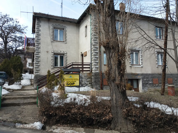 ПОКУШАЈ ПЉАЧКЕ У БОРУ: Полицајац ранио провалника