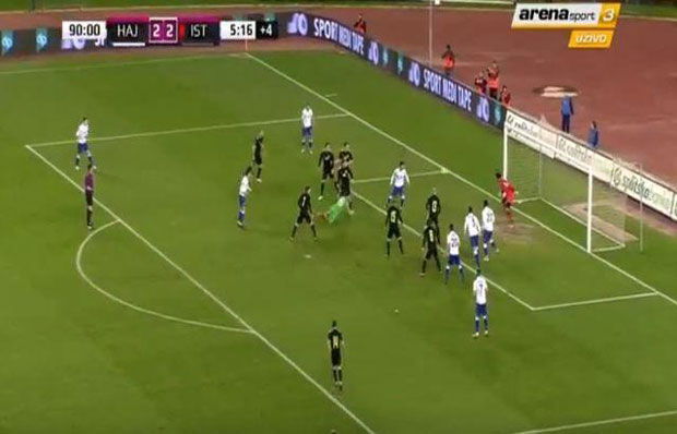 ИНФАРКТ ЗАВРШНИЦА У СПЛИТУ: Голман Хајдука постигао гол у 96. минуту (ВИДЕО)