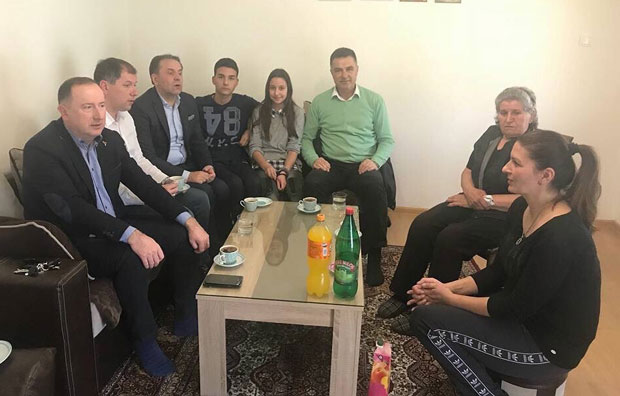 СЕЋАЊЕ НА ХЕРОЈE ЏЕВАДA И МИЋКAТРЕЋА: Годишњица хеликоптерске несреће