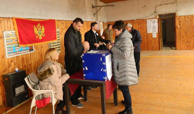 До другог круга у више колона