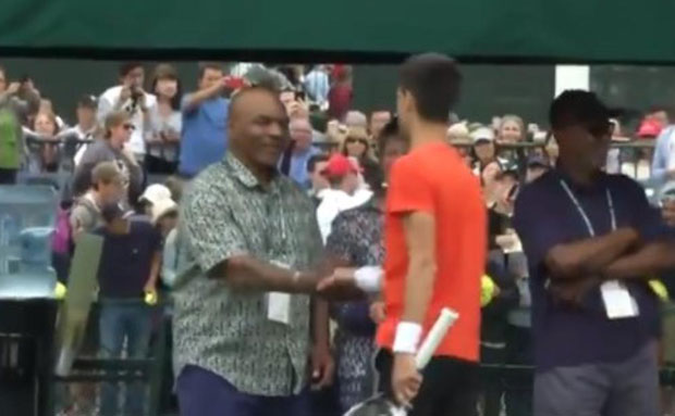 СУСРЕТ ЂОКОВИЋА И ТАЈСОНА: Ћерка легендарног боксера спаринговала са Новаком (ВИДЕО)