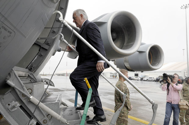 Тилерсон скратио афричку турнеју, хитно натраг у Вашингтон