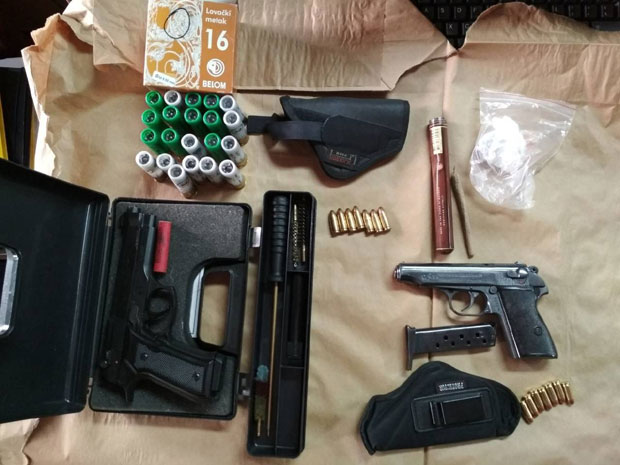 ПОЛИЦИЈСКА АКЦИЈА У БЕРАНАМА: Пронађени пиштољ, муниција и дрога (ФОТО)