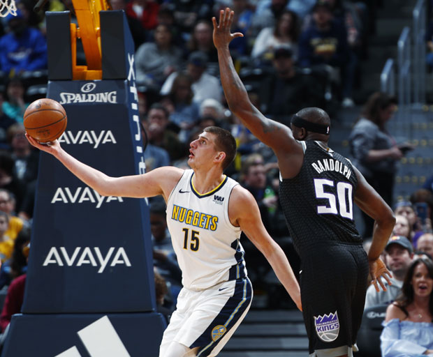 НБА: Јокићу довољно три четвртине за трибл-дабл којим се изједначио са  легендарним Вилтом Чемберленом