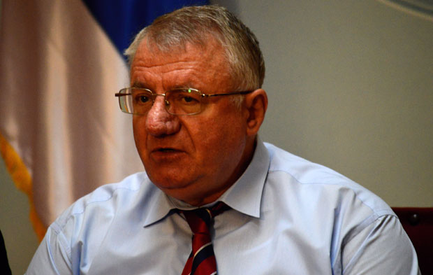 Шпијунка: Шешељева књига за Жукова