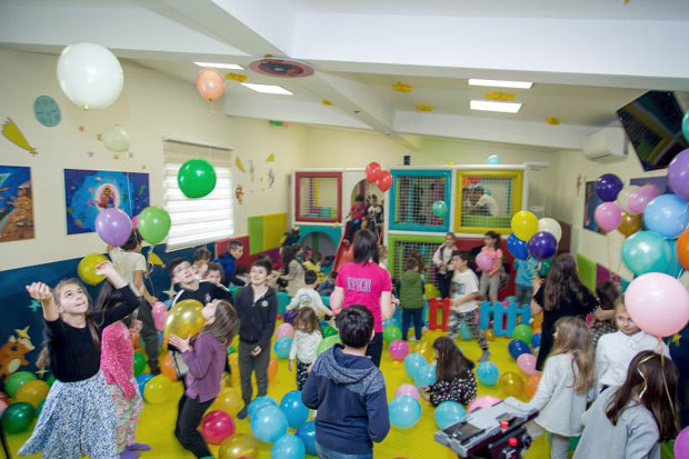 Подгорица: Играоница у храму