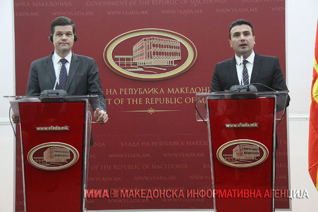 Мичел: Врата НАТО остају отворена за Македонију
