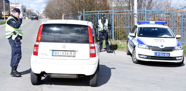 АКЦИЈА САОБРАЋАЈНЕ ПОЛИЦИЈЕ: Појас главу чува, а само 12 одсто људи везује се на задњем седишту