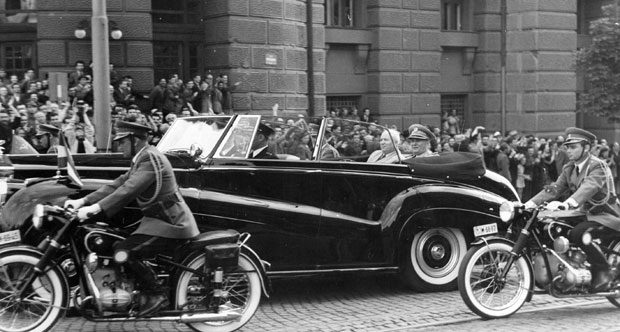 Повратна вожња 15 Титових лимузина? 