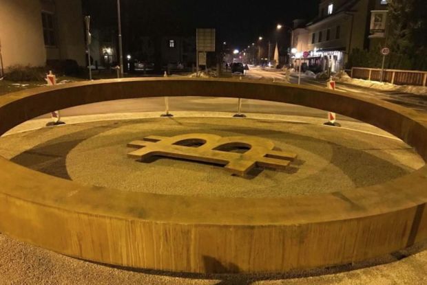 Споменик биткоину у Крању