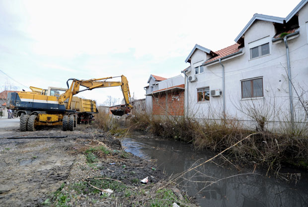 Почело чишћење канала у Борчи (ФОТО)

