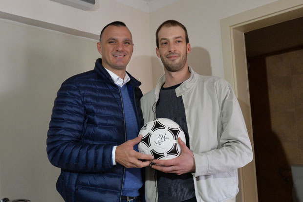 Срећни добитник стана преузео награду: Ивице, ти си стварно краљ!