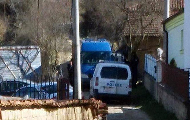 Специјалци Росу привели троје Срба, једна особа задржана  (ВИДЕО)