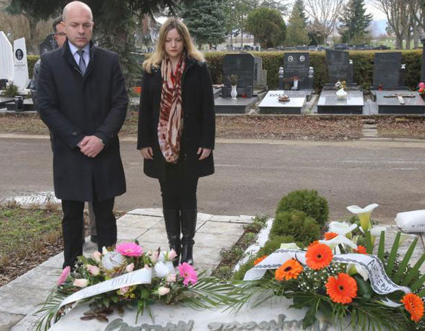 Венци и цвеће за Мику Антића