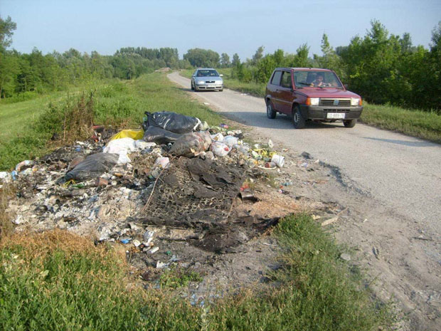 Амбалажа трује њиве