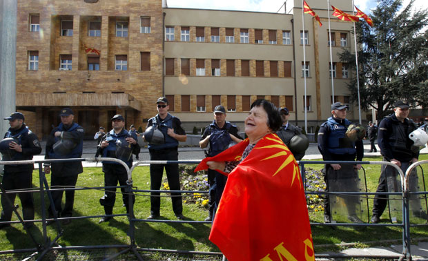 Повећан број полицајаца око Собрања