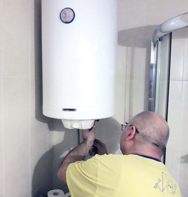 Каменац уништава казан бојлера