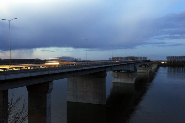 Мостови у мраку до јула?!