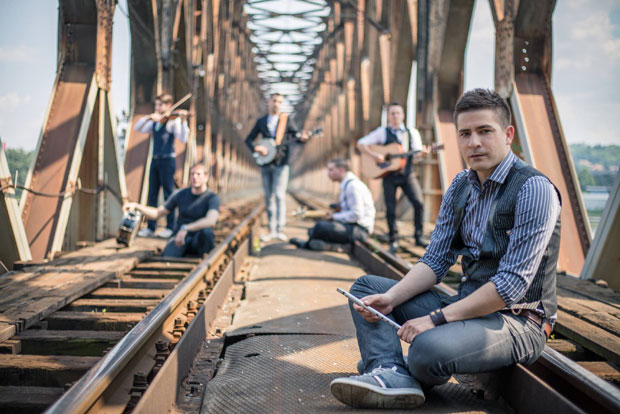 Вредни су на дну, а цврчци на врху