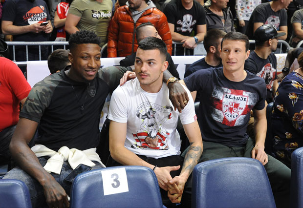 СРНИЋ ТЕШИО УПЛАКАНОГ РАДОЊИЋА: Рекао сам му да није страшно, да ће му се такве ствари још дешавати у каријери