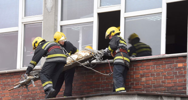 Будући ватрогасци извели завршну вежбу (ФОТО)
