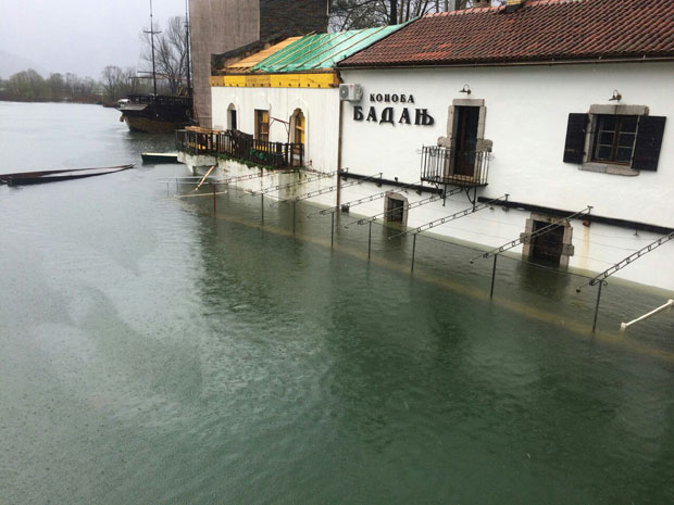 Поплаве у Бару, критично у Вирпазару и Мурићима, најављене екстремне неприлике (ФОТО)
