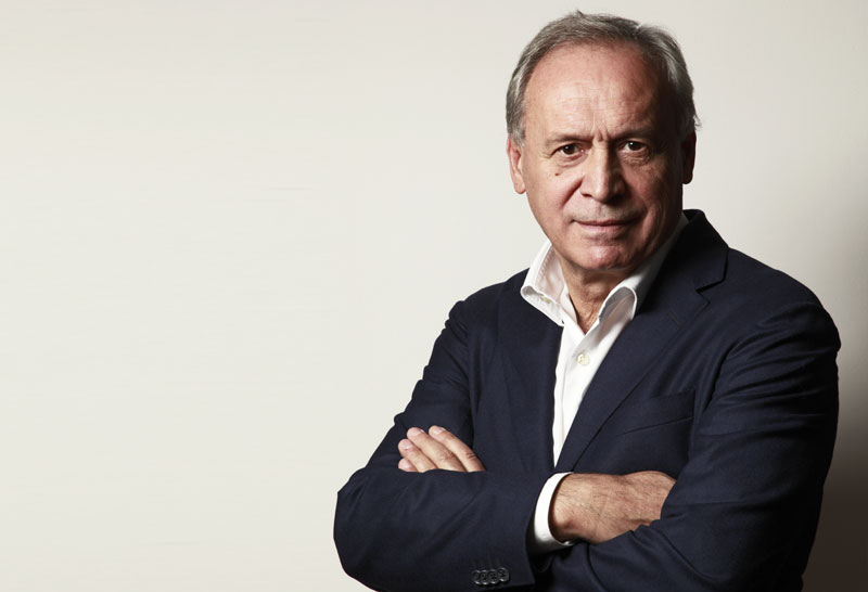 Демократија и издаја