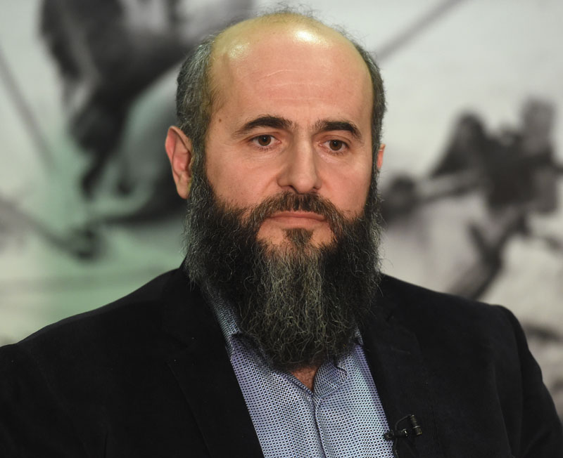 Шпијунка: Посланици поклањају књиге