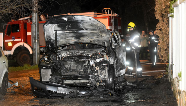 Експлодирао џип на Бановом брду (ФОТО)
